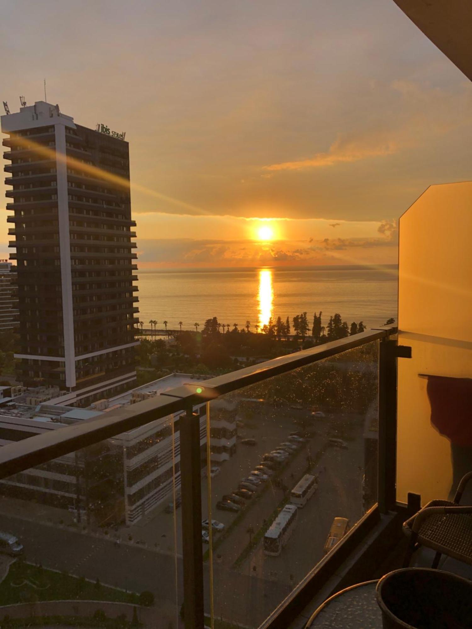 White Apartment Batumi Exterior photo