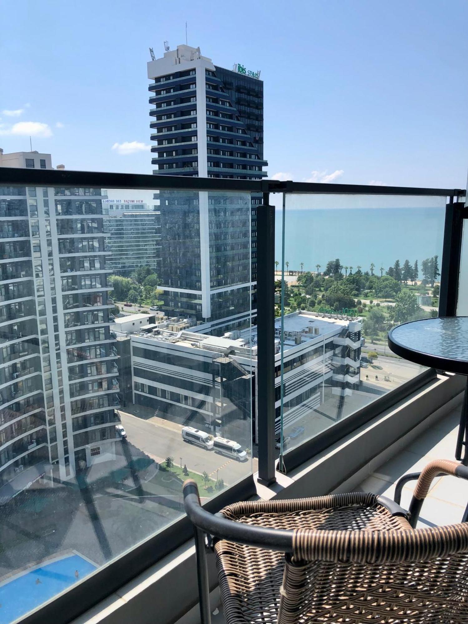 White Apartment Batumi Exterior photo