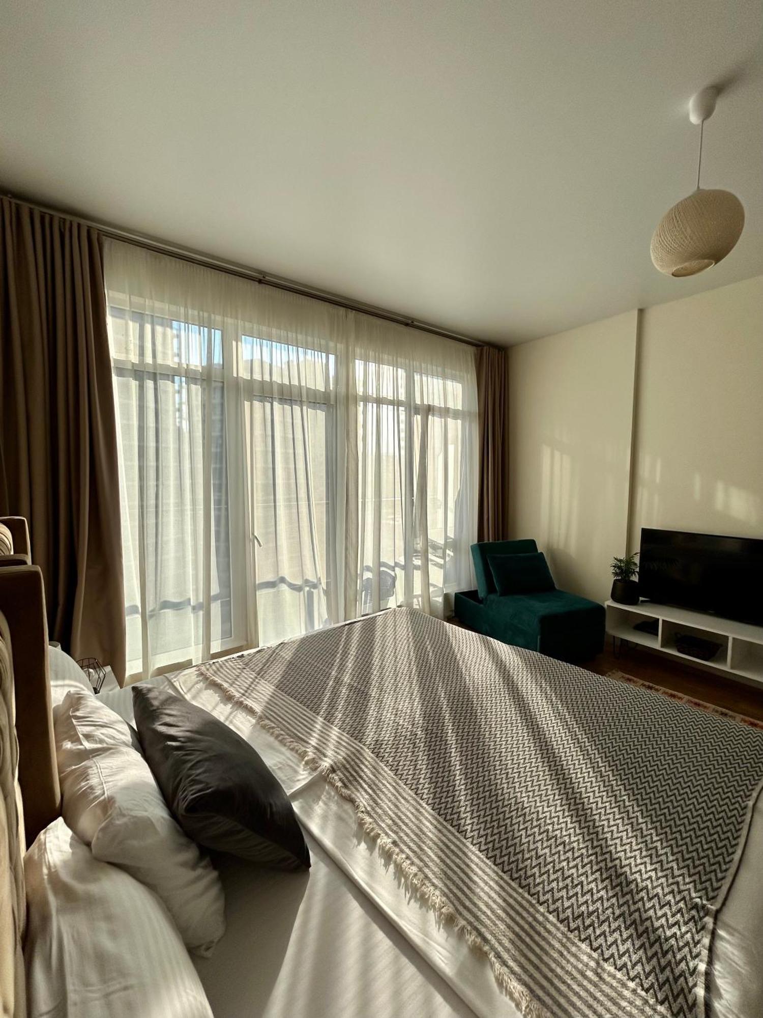 White Apartment Batumi Exterior photo