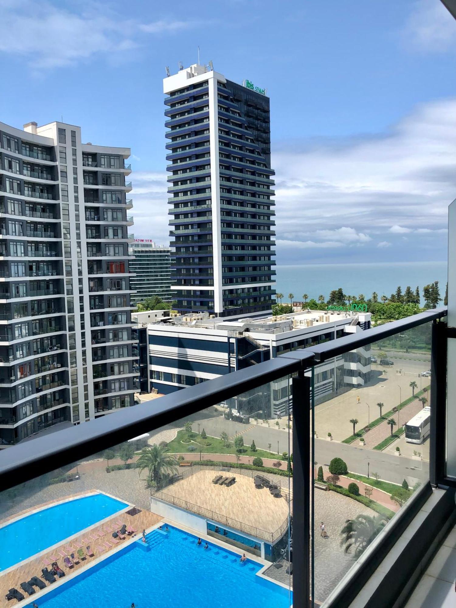 White Apartment Batumi Exterior photo