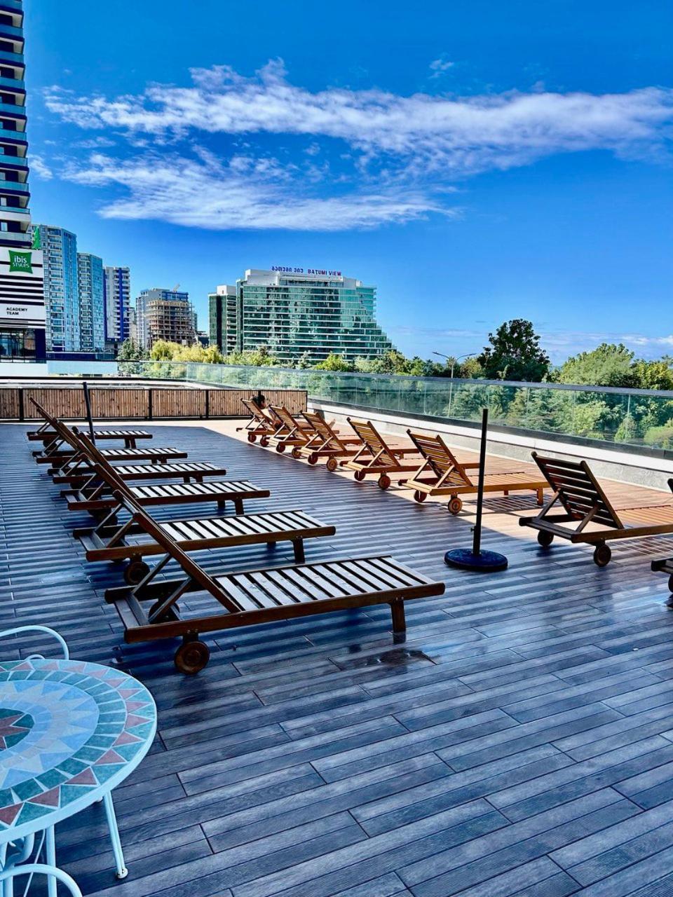 White Apartment Batumi Exterior photo