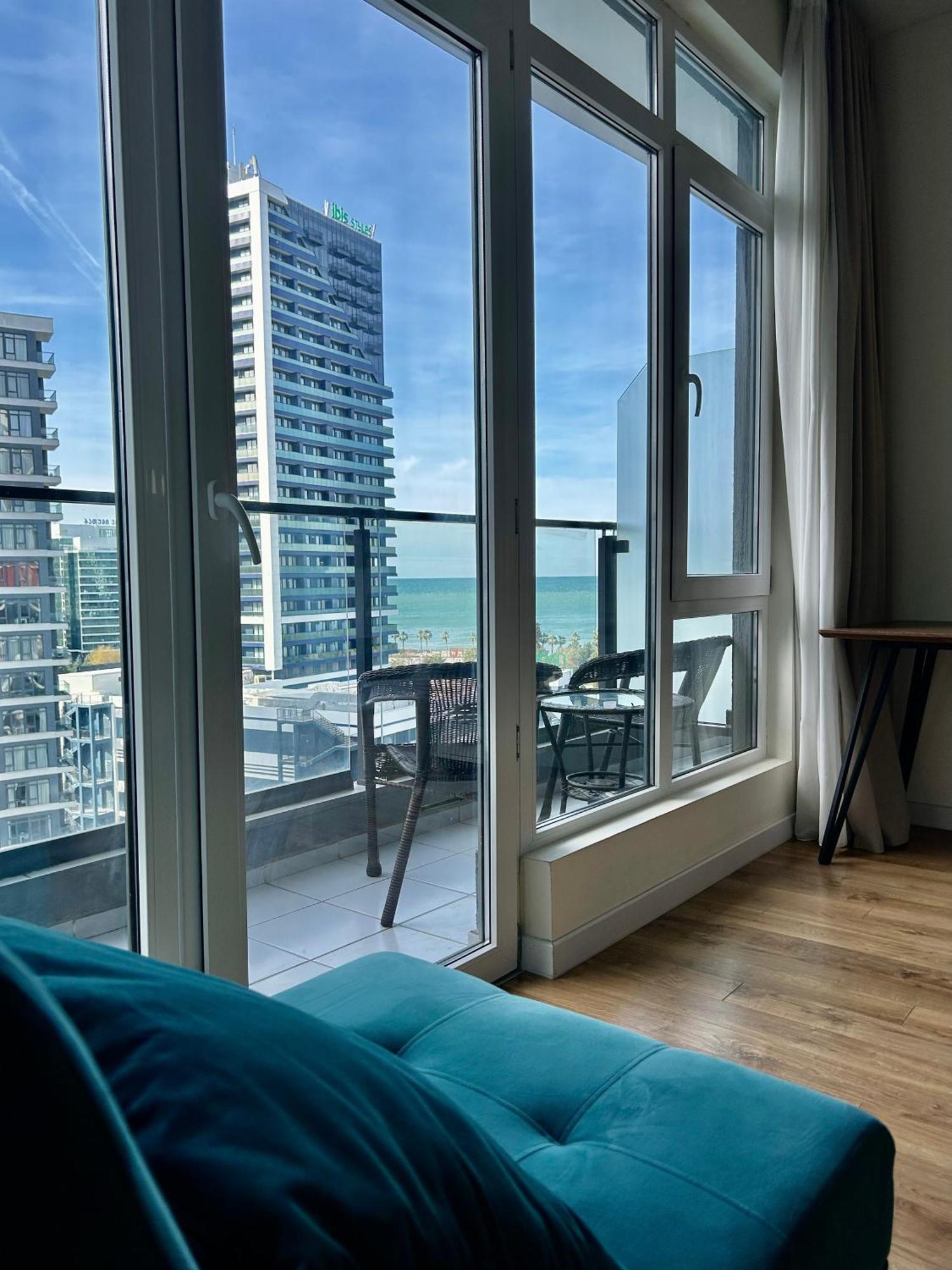 White Apartment Batumi Exterior photo