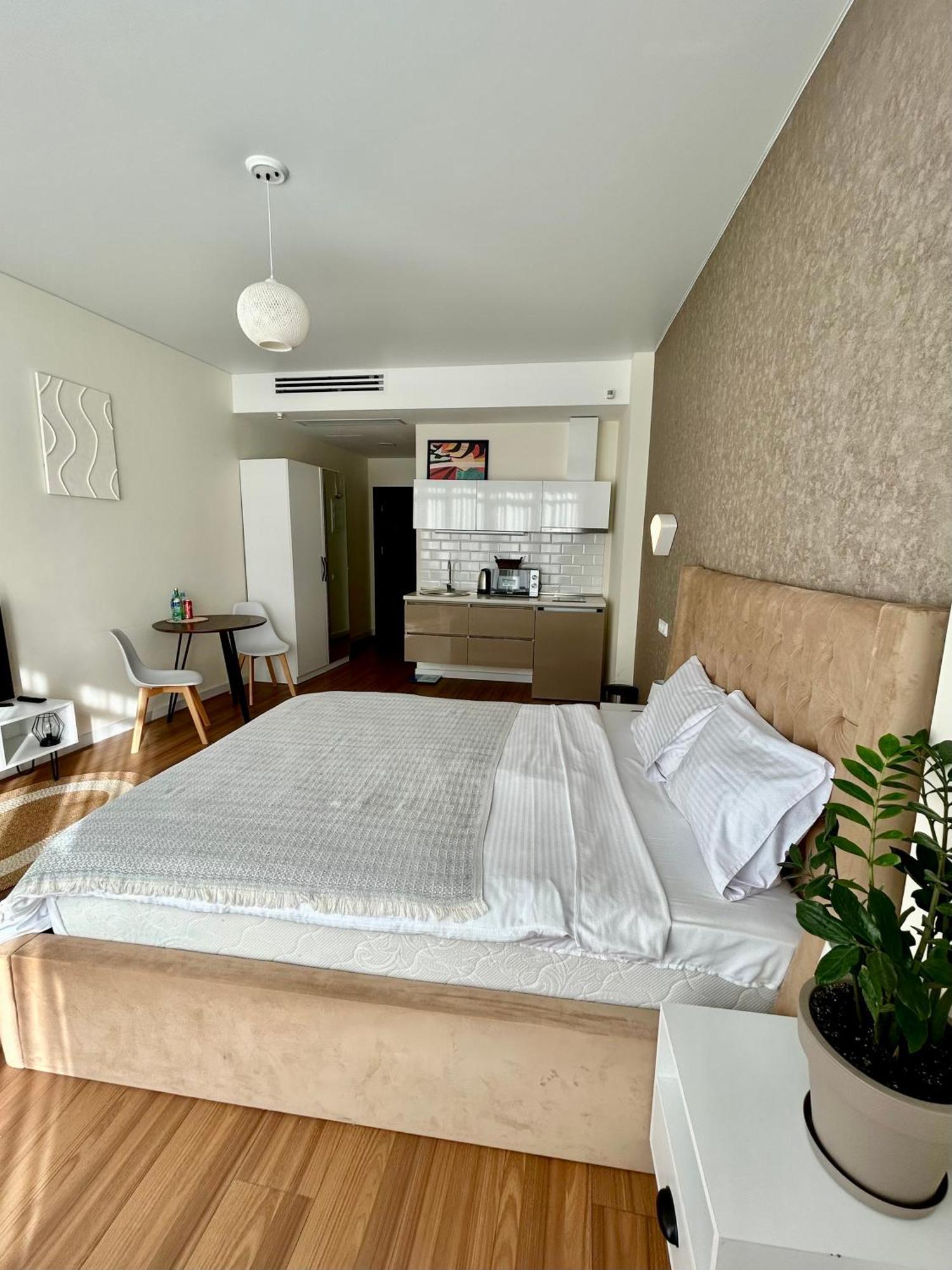 White Apartment Batumi Exterior photo